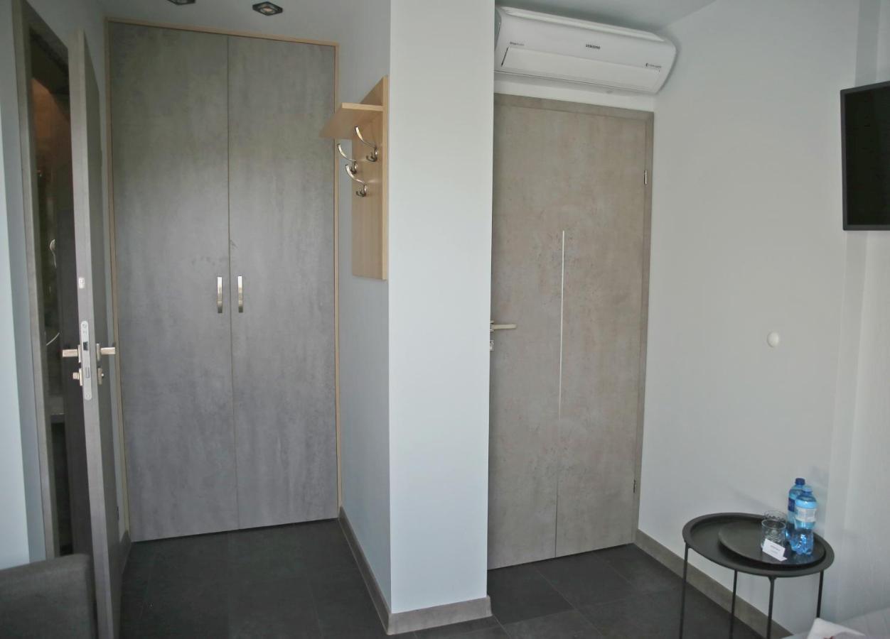 Villa Reza à Bełchatów Extérieur photo
